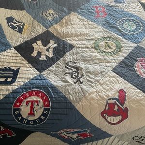 Pottery Barn Teen MLB Quilt Twin